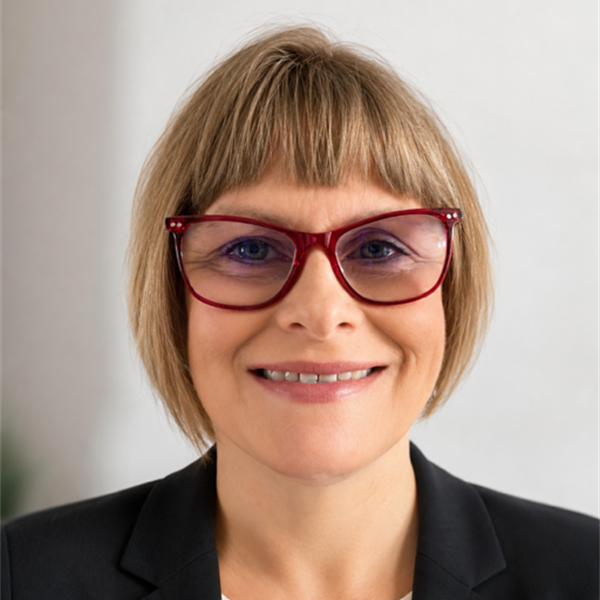 Portrait of Stefanie Rainwater